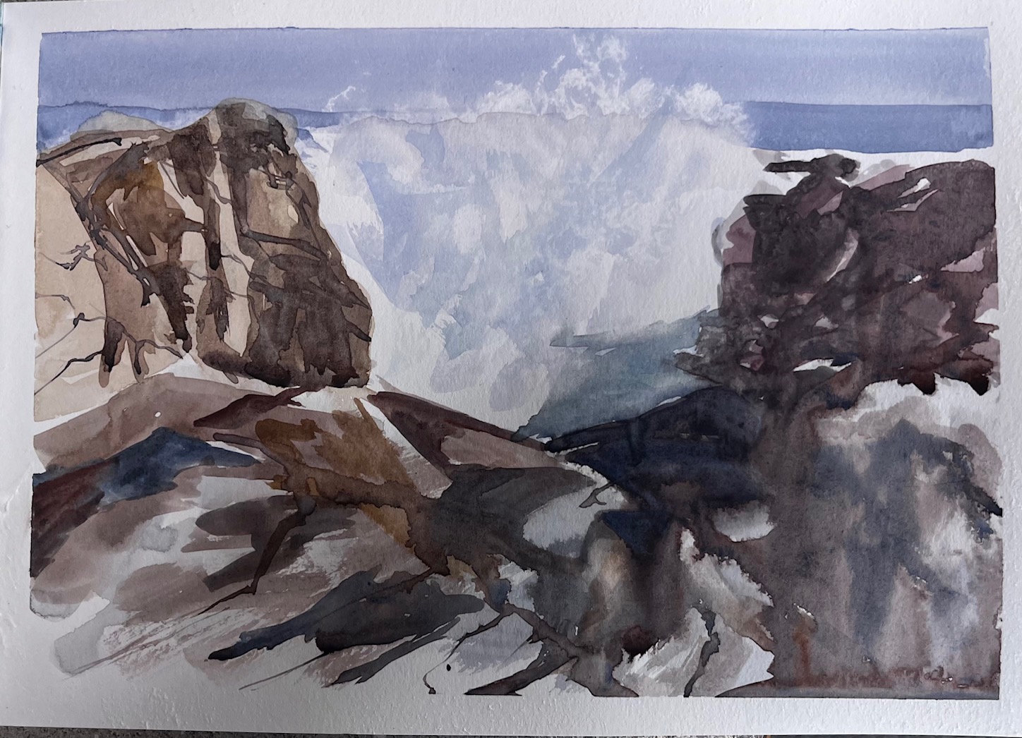 Aquarell Wasserfontäne bei einem Felsentor